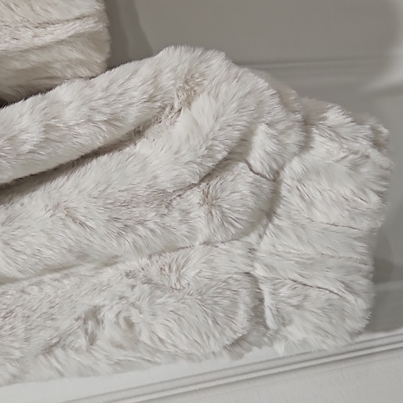 Faux fur jacket - Picture 6 of 11